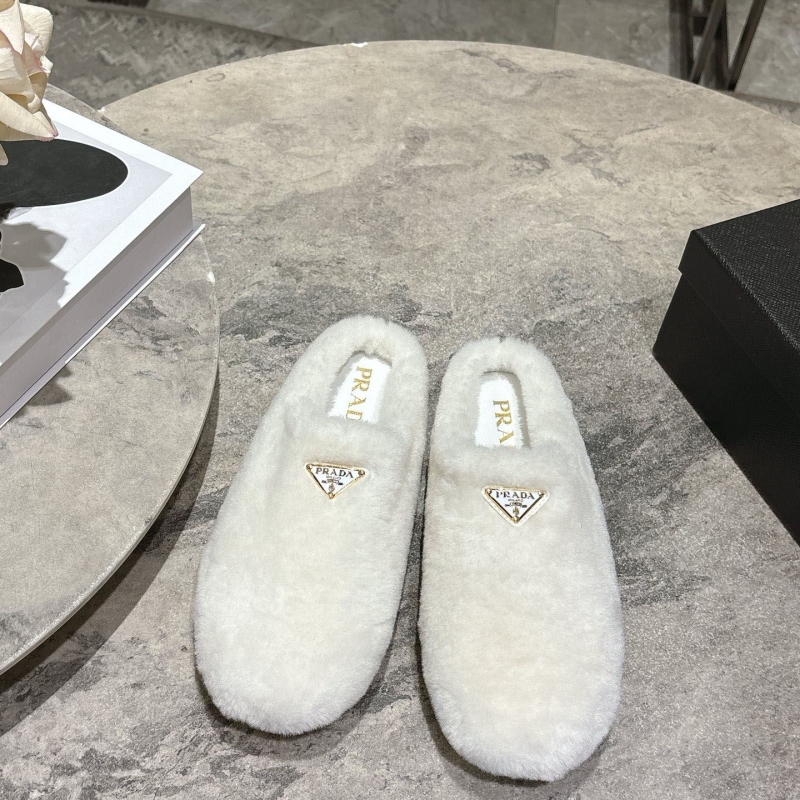 Pra*a slippers